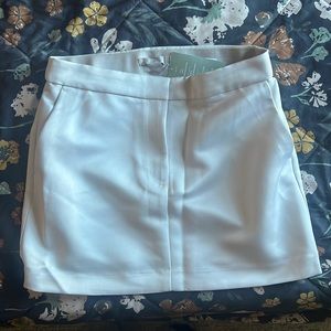 (NWT) NEW H&M White mini skirt, silk ish materials with pockets! US Size 4 EU 36